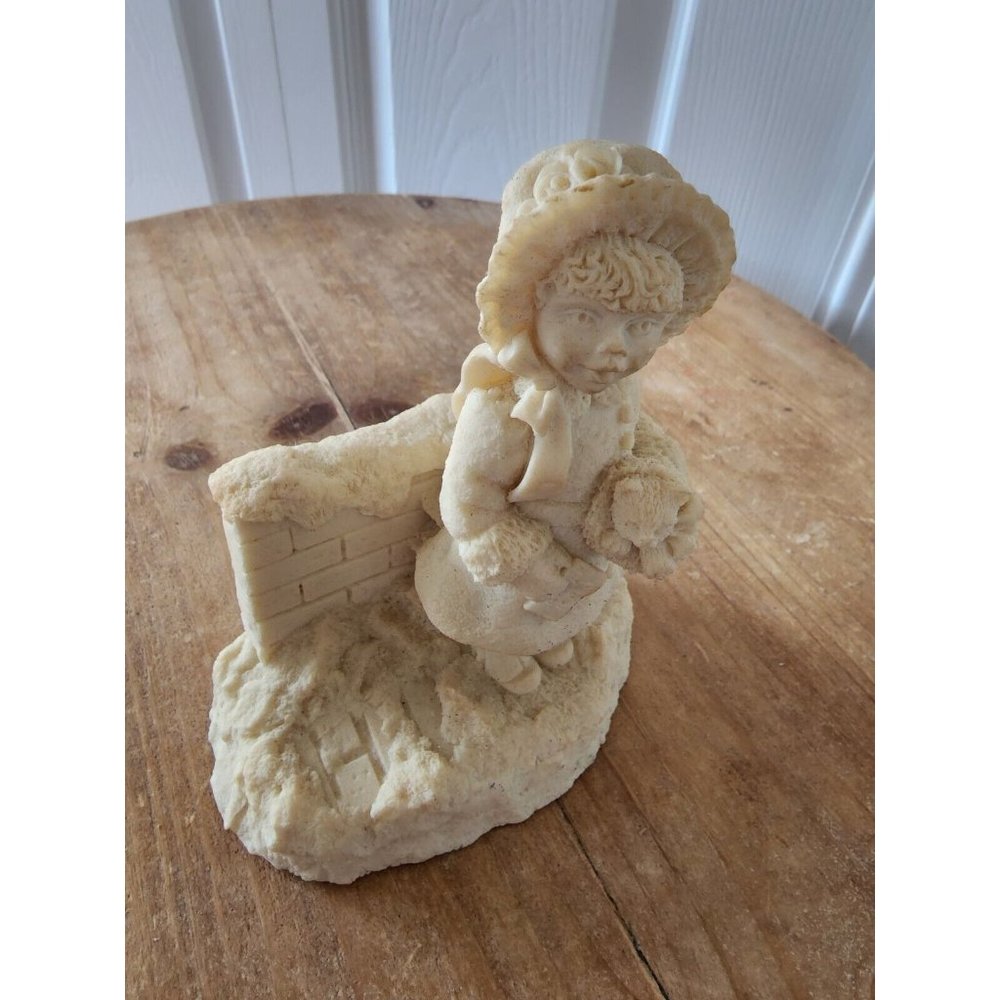 Vintage UNITED DESIGN “WINTERLIGHT COLLECTION” CHRISTMAS FIGURINE - 1991 - Girl